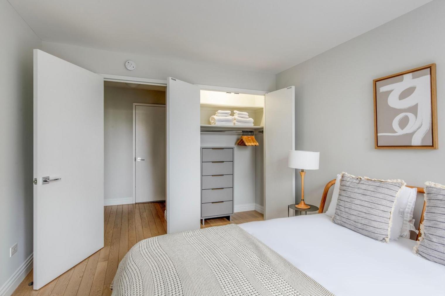 Midtown 2br W Gym Doorman Nr Times Square Nyc-1400 *