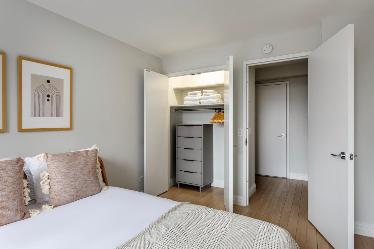 Midtown 2br W Gym Doorman Nr Times Square Nyc-1400 New York