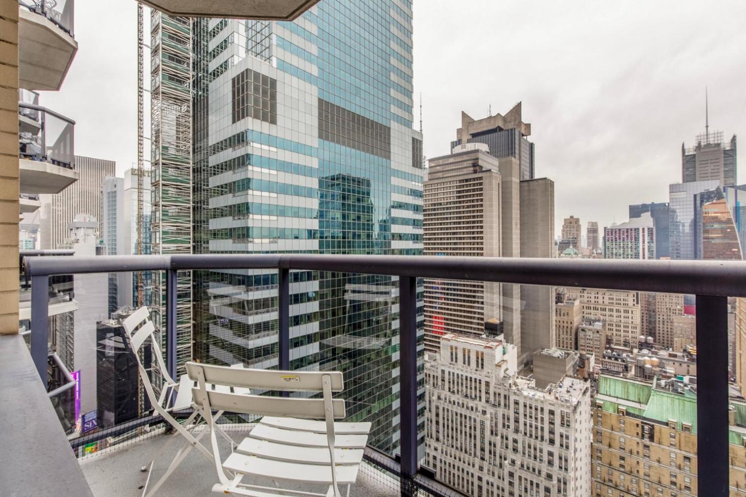 Midtown 2br W Gym Doorman Nr Times Square Nyc-1400 New York