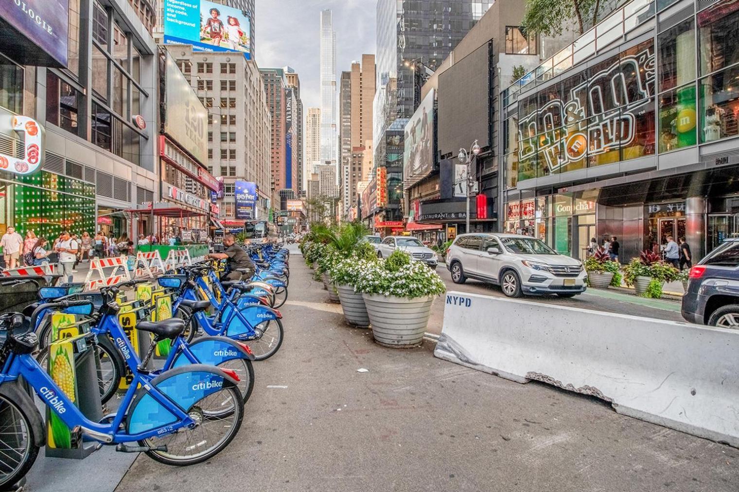 Apartment Midtown 2br W Gym Doorman Nr Times Square Nyc-1400 *